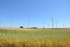 Landschaft mit Windkraft