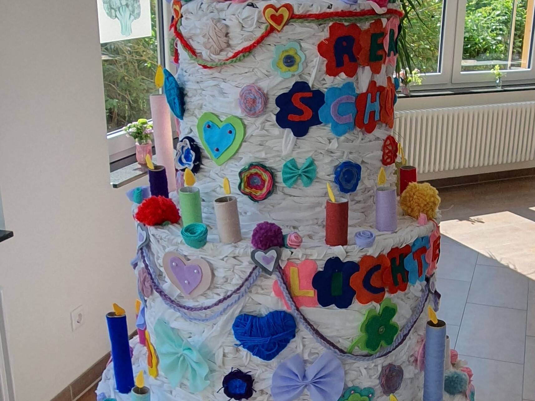 Eine Geburtstagstorte durfte zum 70. natürlich nicht fehlen