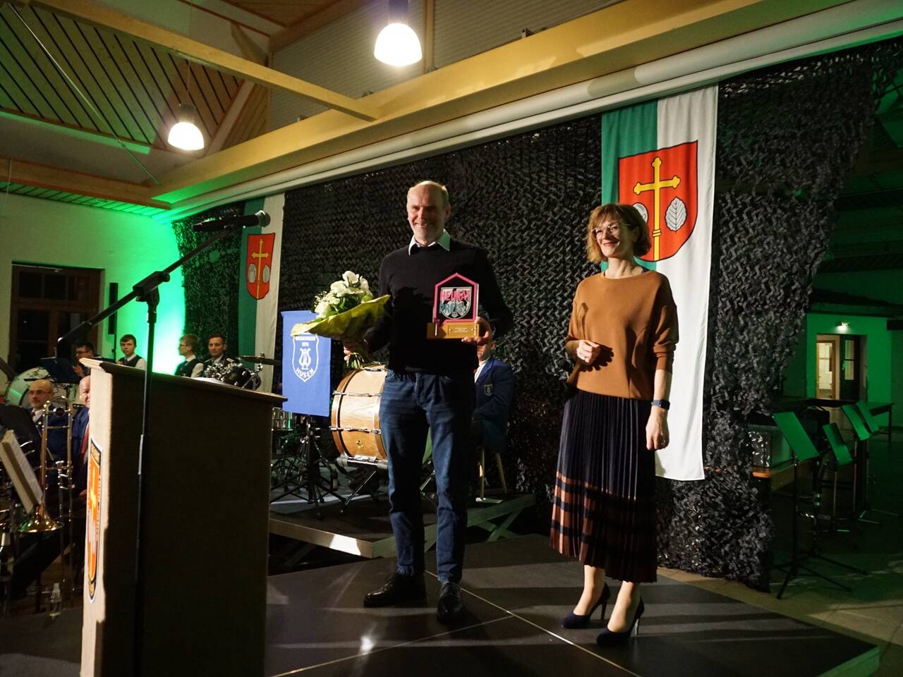 1. Preisträger Heribert Artzt und Bürgermeisterin Ute Dülfer