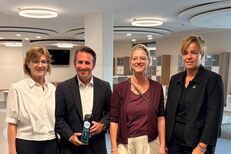 von links: Bürgermeisterin Ute Dülfer, NRWenergy4climate Geschäftsführer Christian Mildenberger, Schulleiterin Andrea Stollberg, NRW Wirtschaftsministerin Mona Neubaur Copyright © NRW.ENERGY4Climate
