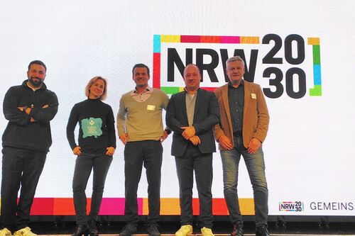 David Oudsandji (Geschäftsführer Voltfang GmbH), Dr. Anja Latrouite (Vorstand SonneWindWende Bürger-Energie-Genossenschaft Kaarst-Korschenbroich e.G.), Moderator: Dr. Arnt Baer (Abteilungsleiter Politik und Verbände GELSENWASSER AG), Sebastian Limburg (Bereichsleiter Energiewirtschaft NRW.Energy4Climate) und Günter Voß (Klimaschutzmanager Energiestadt Lichtenau)