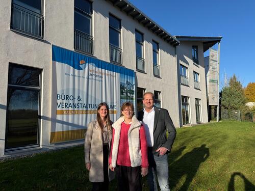 Bürgermeisterin Ute Dülfer (mittig), Geschäftsführer Jörg Altemeier (rechts) und Prokuristin Miriam Günther (links) stellten die neue Gesellschaft vor.