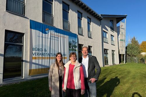 Bürgermeisterin Ute Dülfer (mittig), Geschäftsführer Jörg Altemeier (rechts) und Prokuristin Miriam Günther (links) stellten die neue Gesellschaft vor.