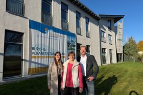 Bürgermeisterin Ute Dülfer (mittig), Geschäftsführer Jörg Altemeier (rechts) und Prokuristin Miriam Günther (links) stellten die neue Gesellschaft vor.