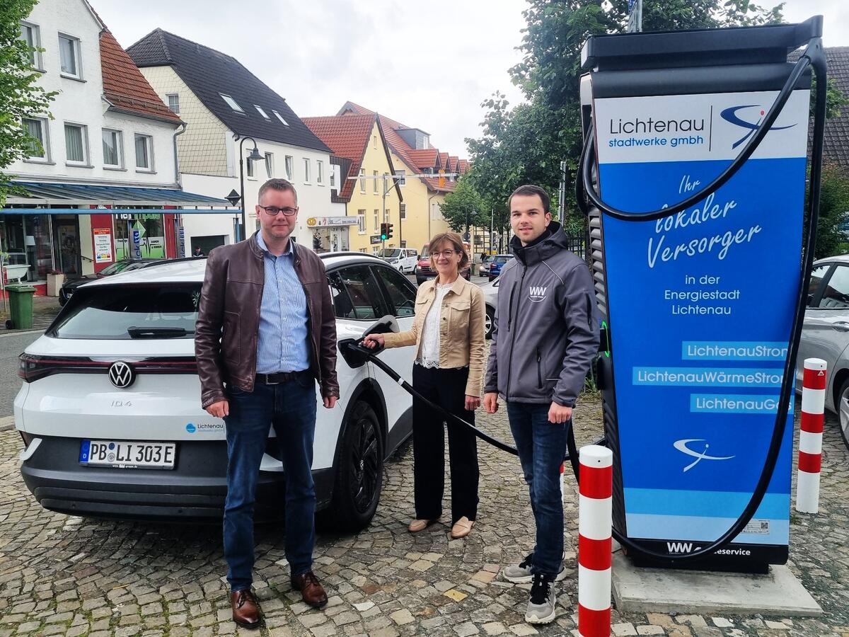 Neue Schnellladesäule vor der Verwaltung installiert