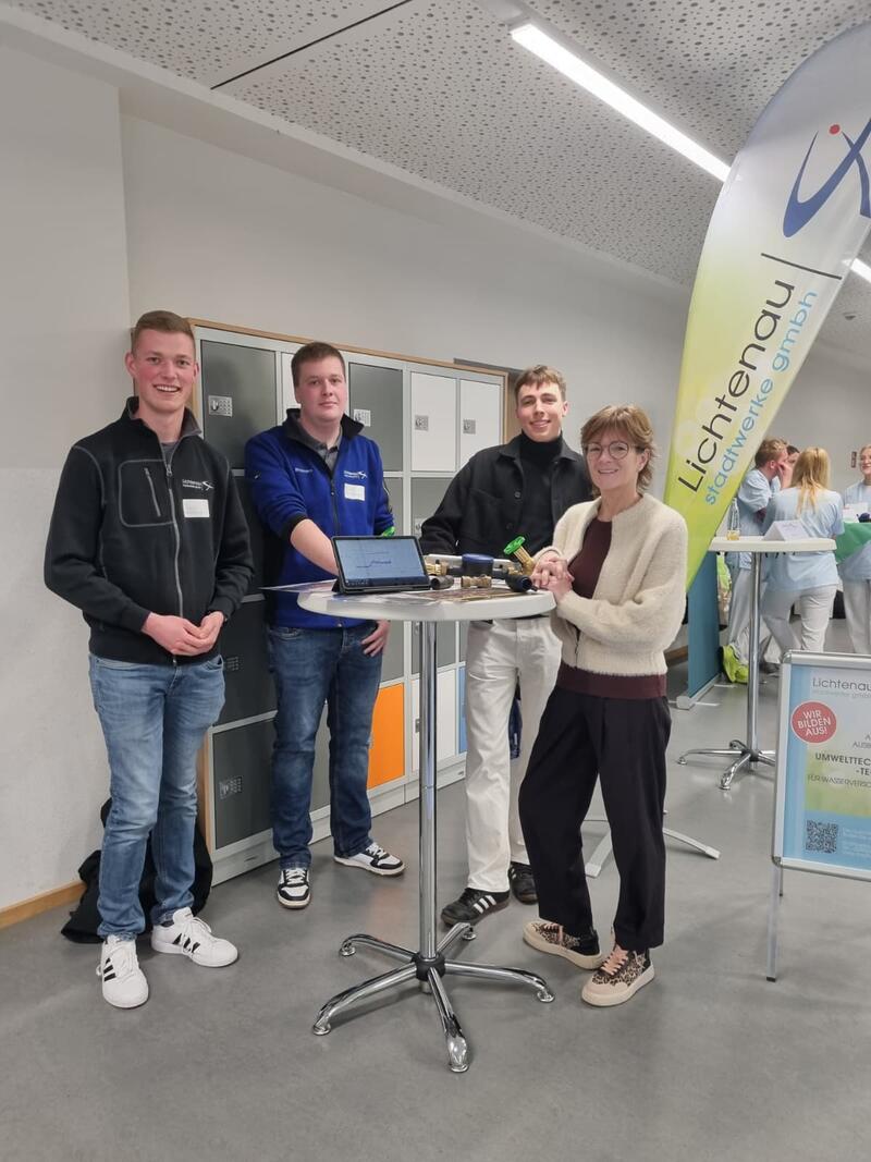 Mit dabei bei "Schüler meets Azubi" waren auch die Auszubildenden der Stadtwerke Lichtenau und Energiestadt Lichtenau, hier mit Bürgermeisterin Ute Dülfer.
