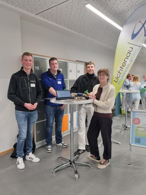Mit dabei bei "Schüler meets Azubi" waren auch die Auszubildenden der Stadtwerke Lichtenau und Energiestadt Lichtenau, hier mit Bürgermeisterin Ute Dülfer.