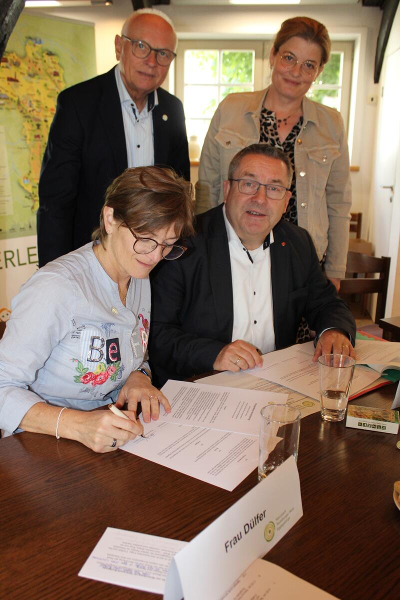 Unterzeichnung Kooperationsvertrag Naturpark Kommune
