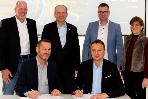 Vertragsunterzeichnung Schlafender Riese