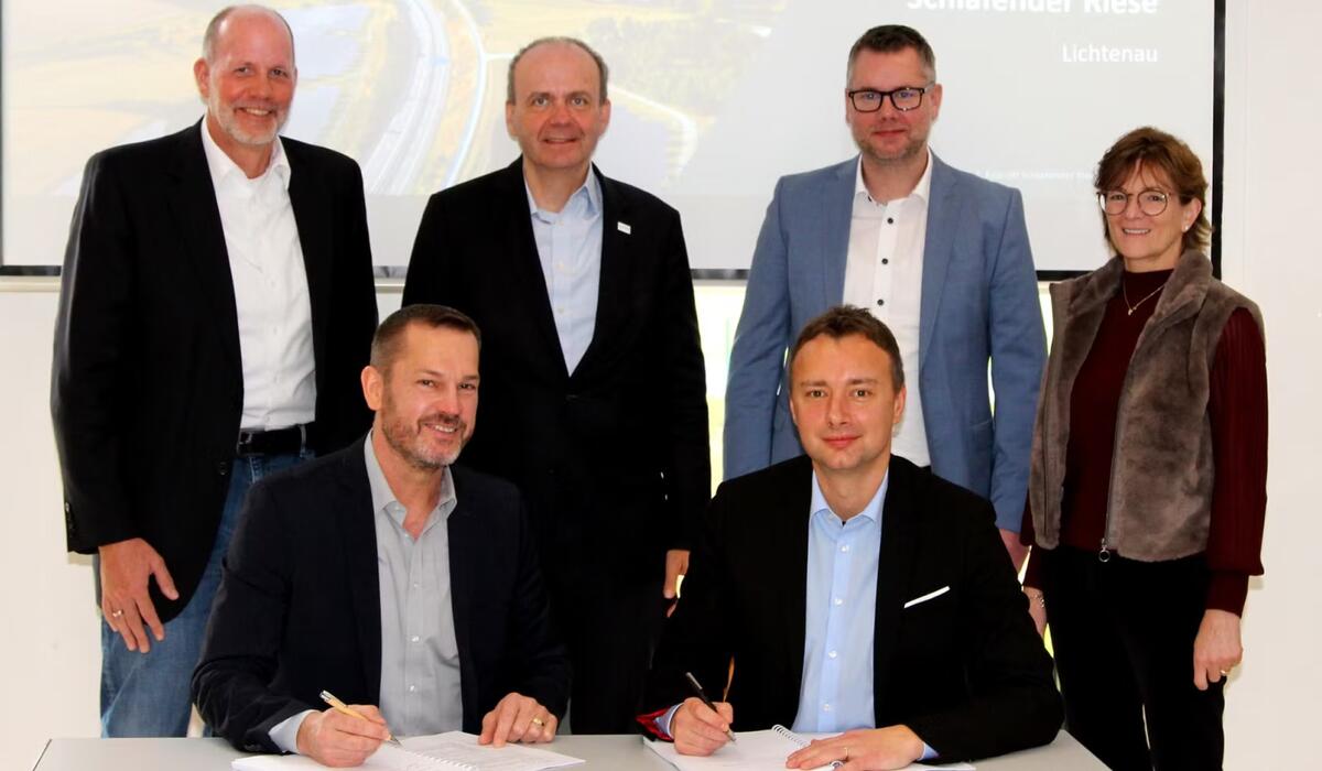 Vertragsunterzeichnung Schlafender Riese