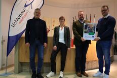Westenergie Klimaschutzpreis 2022 verliehen: Günter Voß (Klimaschutzmanager der Energiestadt Lichtenau), Ute Dülfer (Bürgermeisterin), Frank Mehring (1. Vorsitzender der Marketinggemeinschaft Lichtenau) und Fabian Wälter (Westenergie)