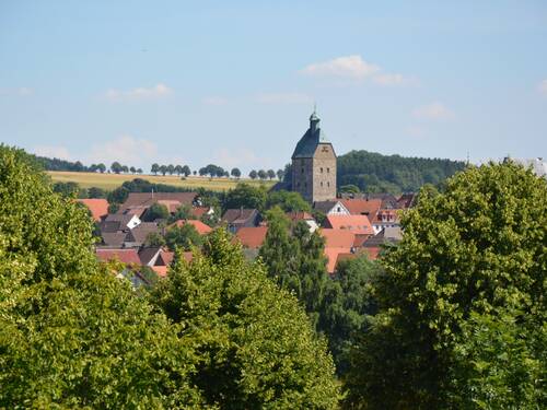 Vergrößert das Bild: "Ortskern Lichtenau mit der Kirche"