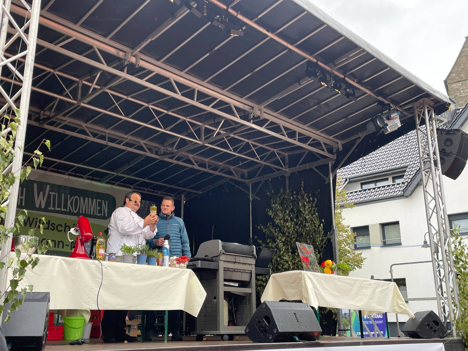 Am Sonntag fand wieder das beliebte Schaukochen mit Christoph Klare statt, moderiert von Christian Pittig