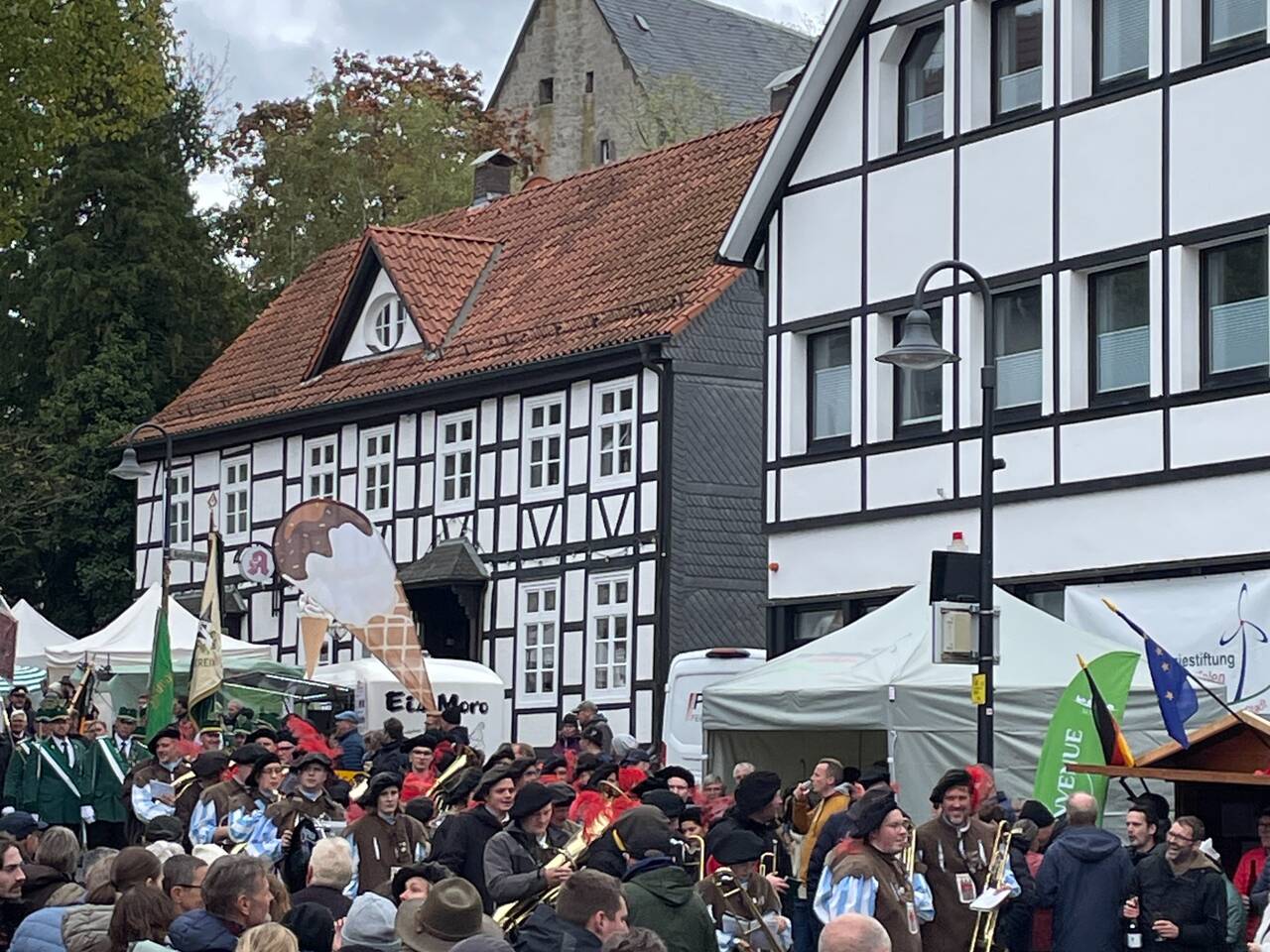 Beim Heimat- & Traditionsumzug säumten wieder zahlreiche Gäste die Straßen