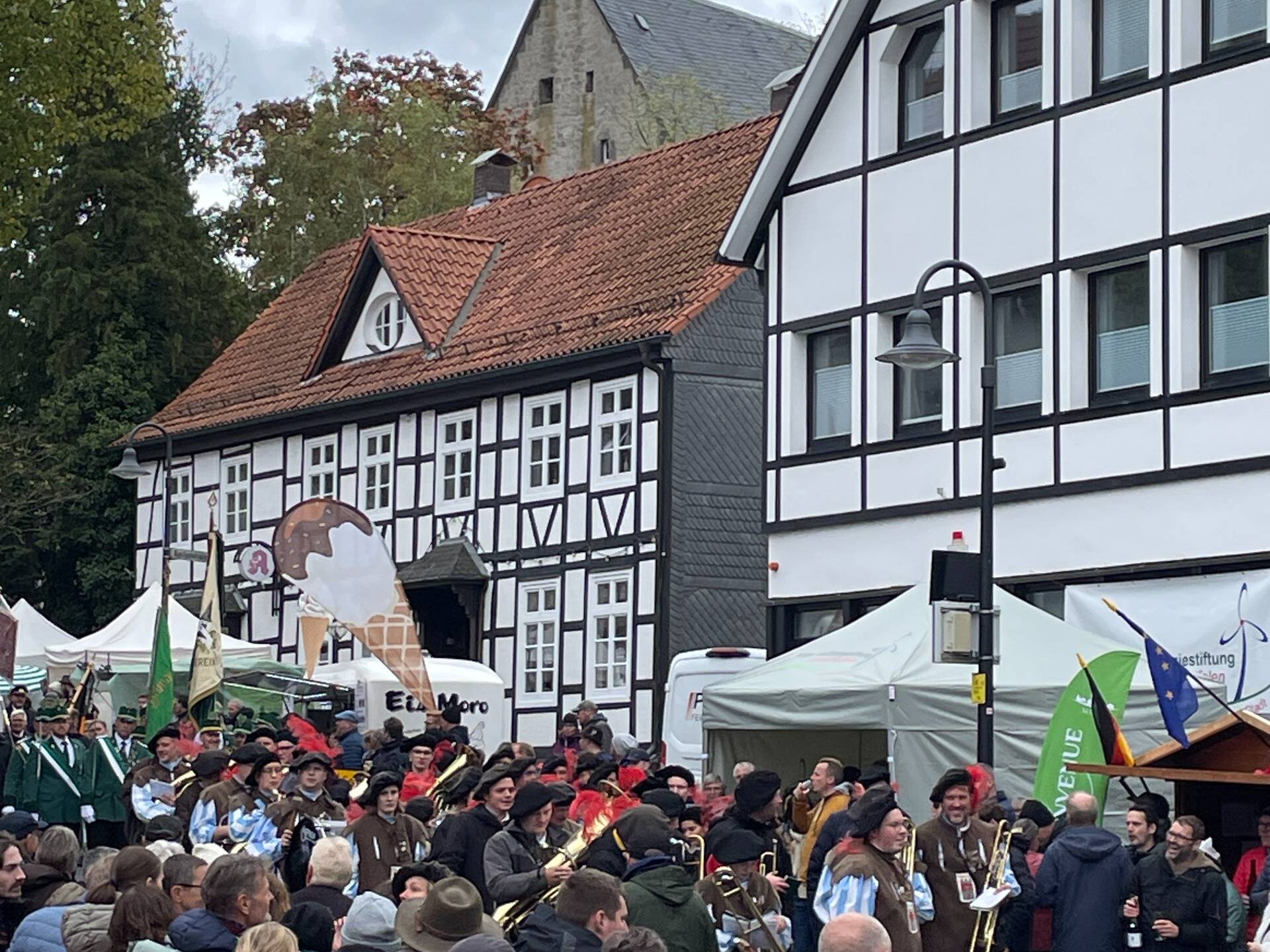 Beim Heimat- & Traditionsumzug säumten wieder zahlreiche Gäste die Straßen